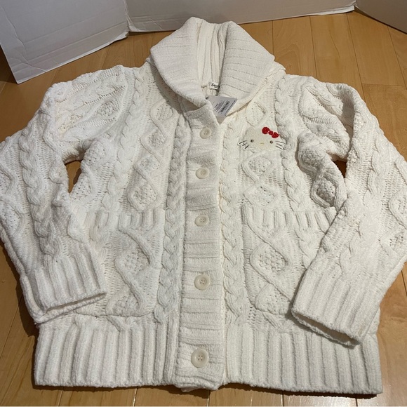 NWT women’s white knitted high collared hello kitty cardigan - Picture 4 of 9